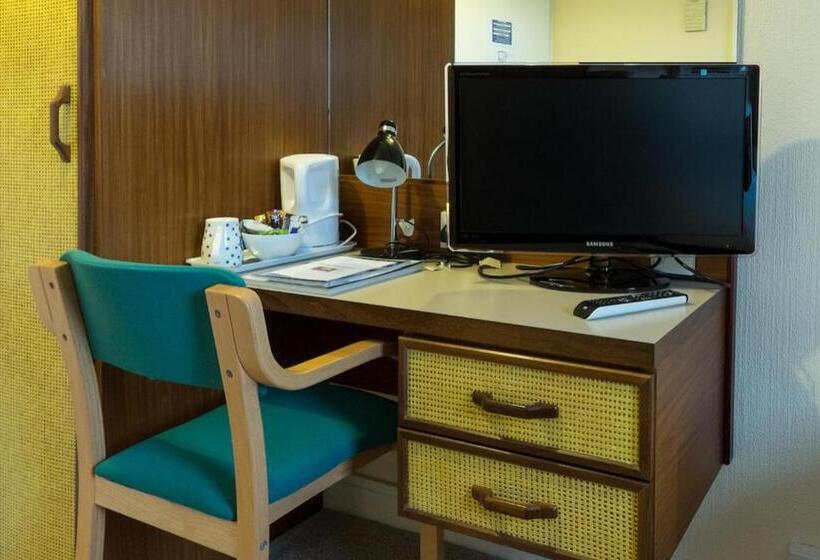 اتاق استاندارد یک نفره, Cedars Apartment