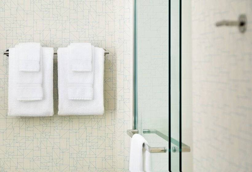 سوئیت برای معلولان, Holiday Inn Express & Suites   Savannah N   Port Wentworth, An Ihg