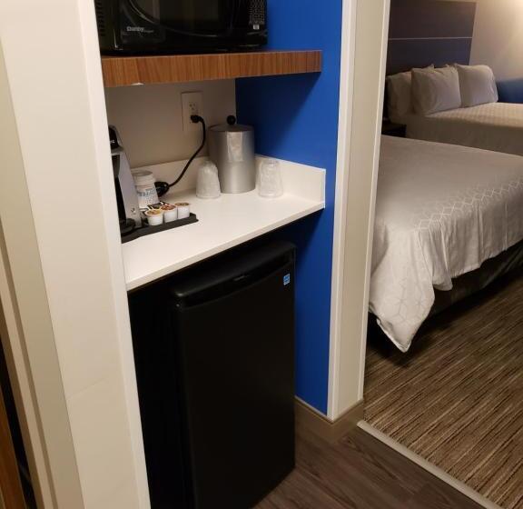 اتاق استاندارد با تخت بزرگ, Holiday Inn Express & Suites   Savannah N   Port Wentworth, An Ihg
