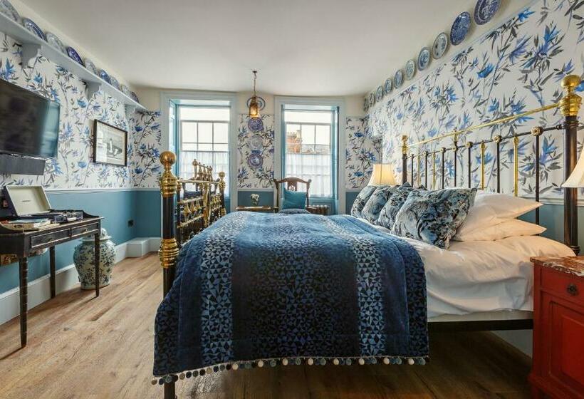 Номер Deluxe, The Dial House