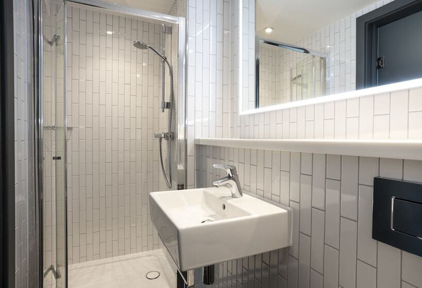Номер Стандарт, Point A Kensington Olympia