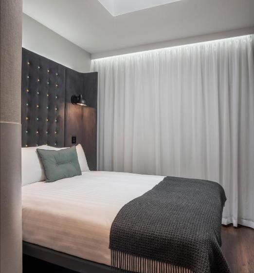 Номер Стандарт, Point A Kensington Olympia