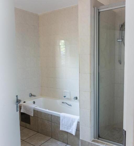 اتاق سوپریور با تخت بزرگ, Mercure Hotel Nelspruit