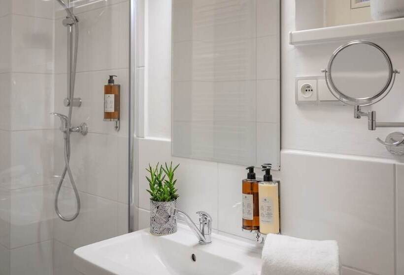 استودیوی استاندارد, City Leaf Apartments by Adrez Living