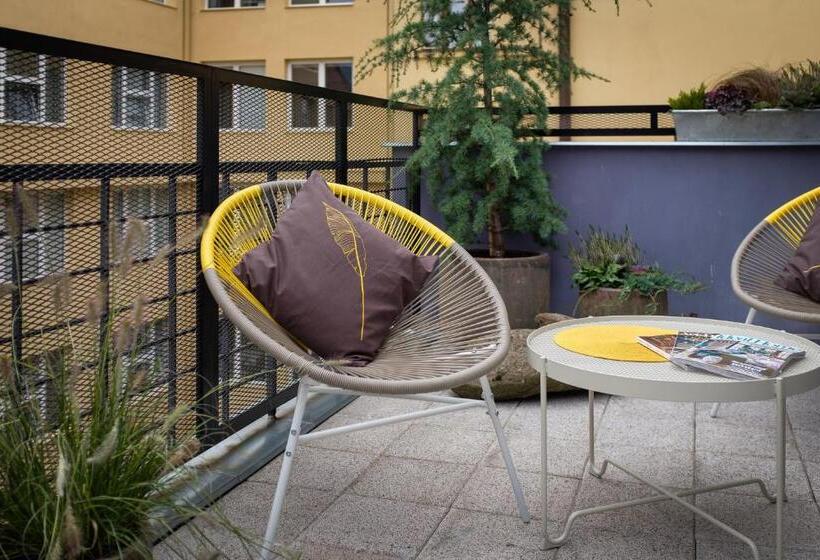 آپارتمان 1 خوابه با تراس, City Leaf Apartments by Adrez Living