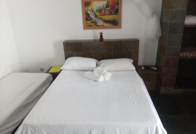 Номер Стандарт Трехместный, Hostel Recanto