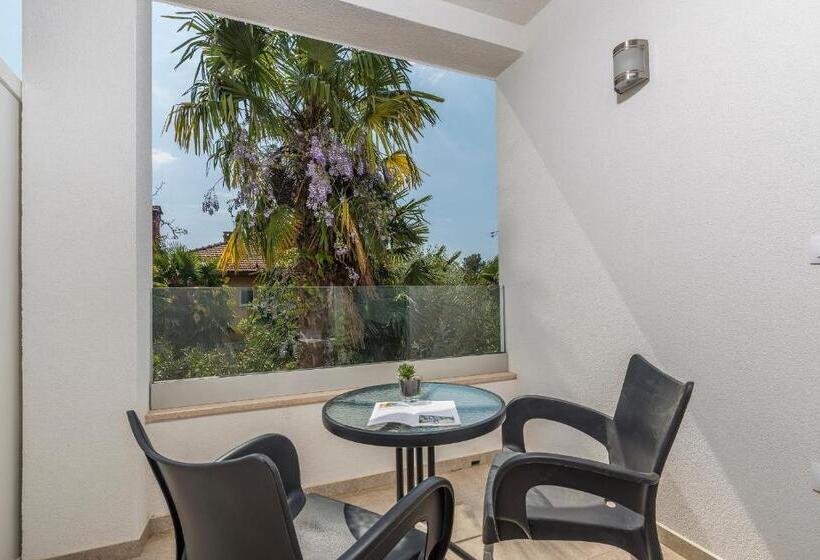 غرفة قياسية مزوَّدة بشُرفة, Villa Ladavac B&b