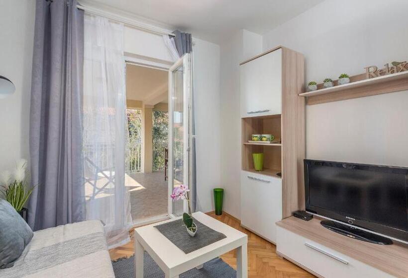شقة غرفة واحدة مزودة بتراس, Villa Ladavac B&b