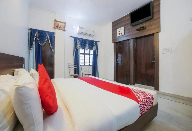 اتاق کلاسیک سه تخته, Shri Sai Residency