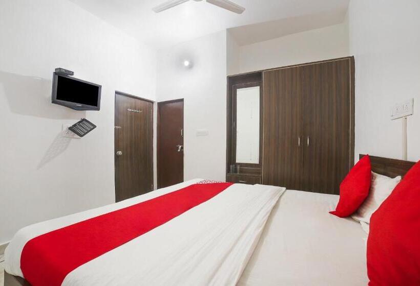 اتاق کلاسیک سه تخته, Shri Sai Residency