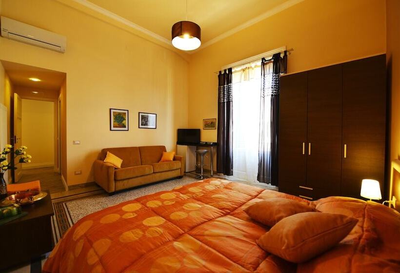 اتاق استاندارد چهارنفره با بالکن, 174 Via Roma
