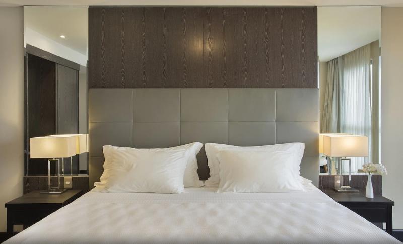 سوئیت با تخت بزرگ, Sleepy Hill Motor Inn