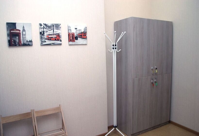 تختخواب در اتاق مشترک, Adres Hostel