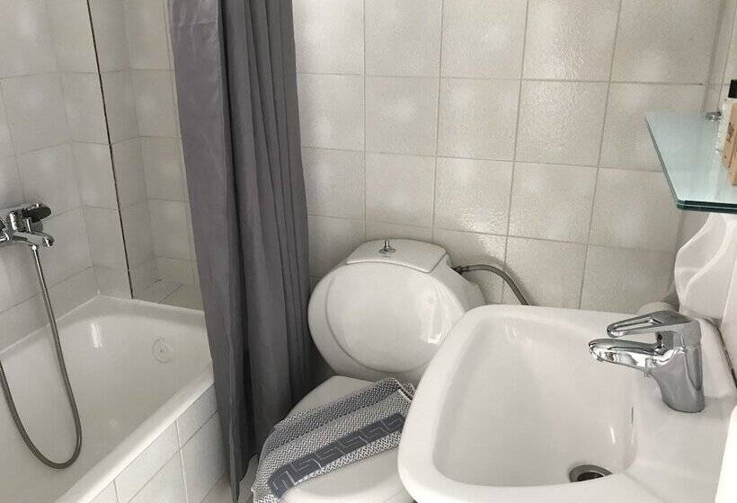 Студио Стандарт Вид на Бассейн, Kiwi Apartments