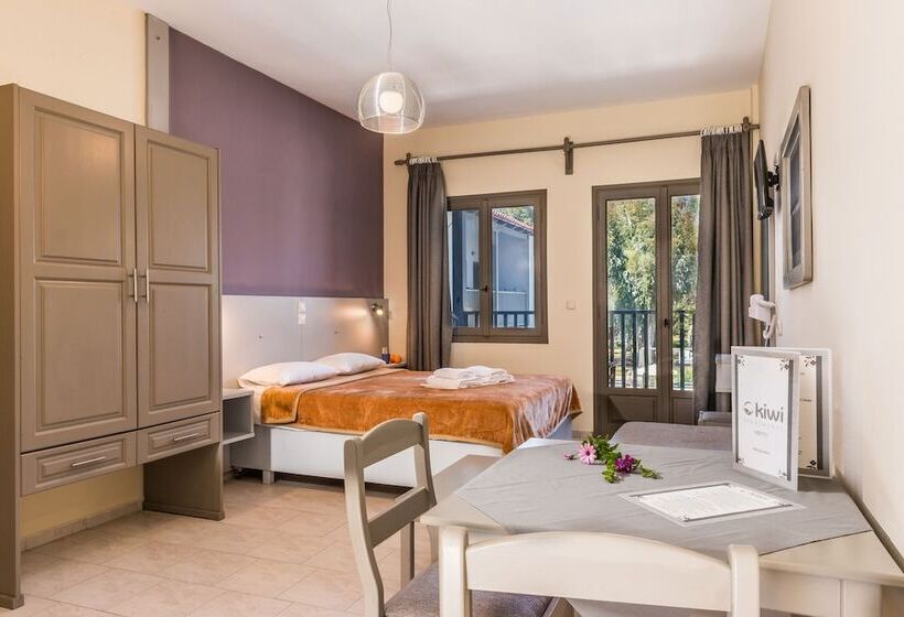 Студио Стандарт Вид на Бассейн, Kiwi Apartments