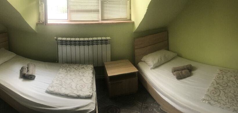تختخواب در اتاق مشترک, Armenner Hostel And Tours