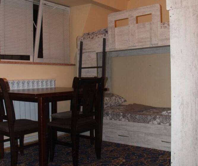 تختخواب در اتاق مشترک, Armenner Hostel And Tours