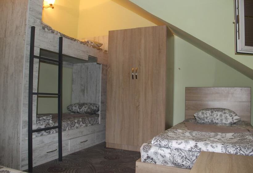 تختخواب در اتاق مشترک, Armenner Hostel And Tours