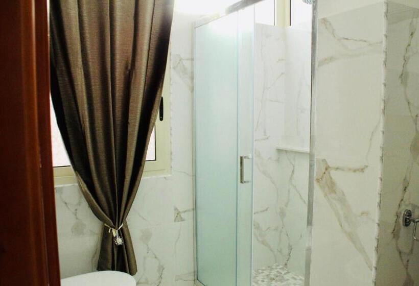 اتاق لوکس با بالکن, Beauty House