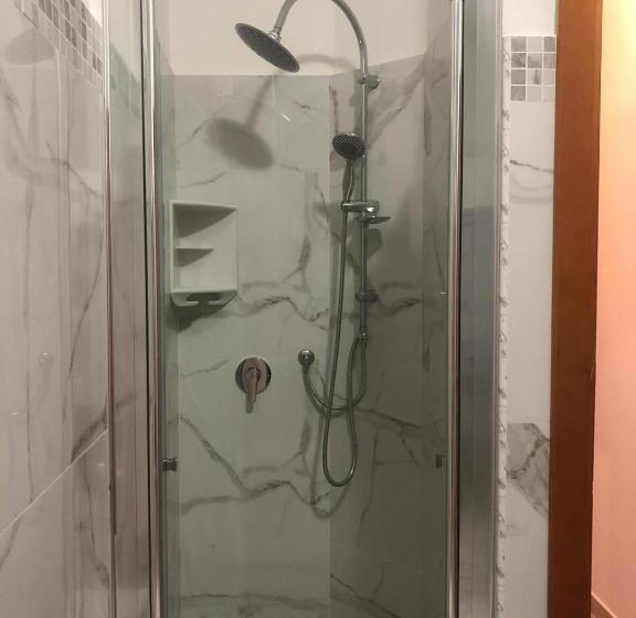 سوئیت با بالکن, Beauty House