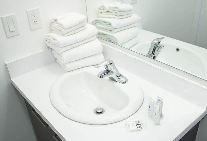 Люкс Повышенной Комфортности, Bowmanville Marina Inn & Suites