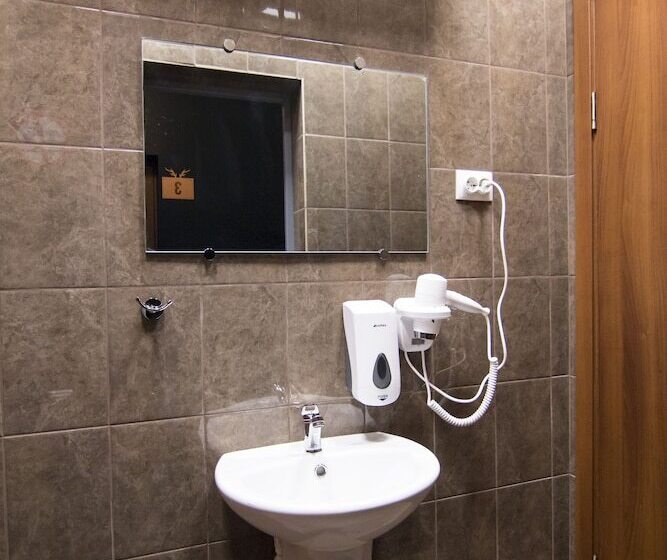 تختخواب در اتاق مشترک, Yagelhostel