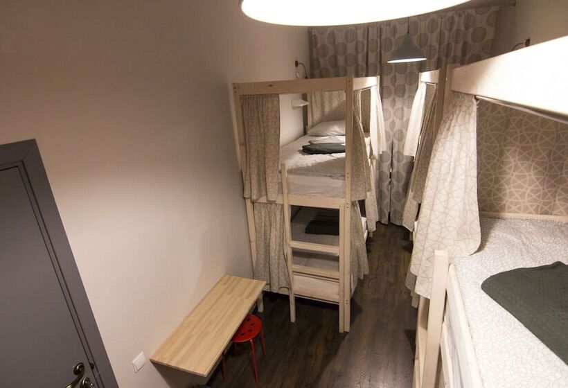 تختخواب در اتاق مشترک, Yagelhostel