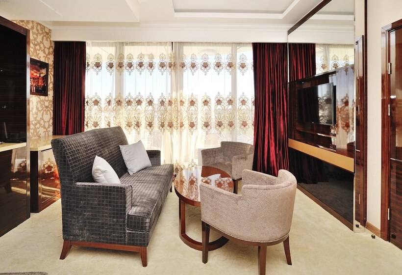 سوییت, Royal Hotel Riz