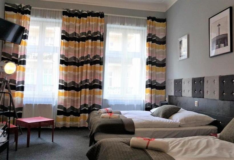Quarto Quádruplo Premium, Expolis Residence   City Center Mtp Targi   24h #betterthanyourex