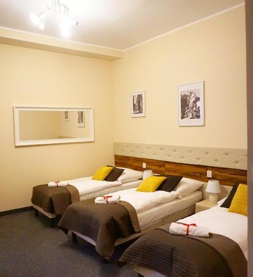 Quarto Triplo Estandar, Expolis Residence   City Center Mtp Targi   24h #betterthanyourex