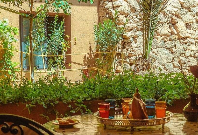 חדר סטנדרט לשלושה, Dar Amoudou