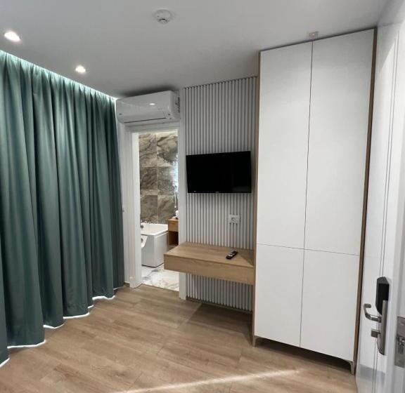 اتاق سوپریور با وان آب گرم, Ilio Boutique