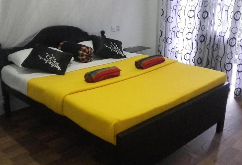 Quarto Triplo Deluxe, Zircon Ella