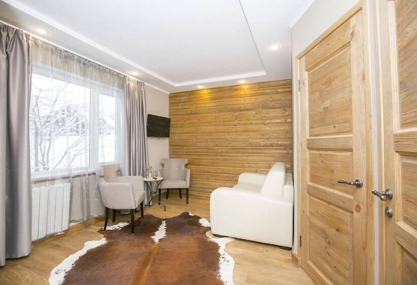 Семейный Номер, Cherepanovs' Guest House