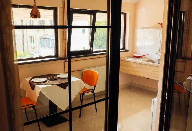 استودیوی لوکس, Francesca Residence