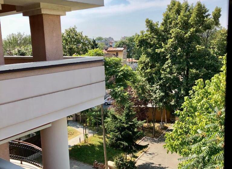 استودیوی لوکس, Francesca Residence