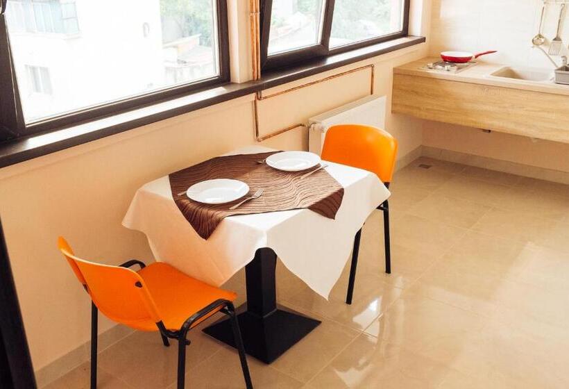 استودیوی لوکس, Francesca Residence