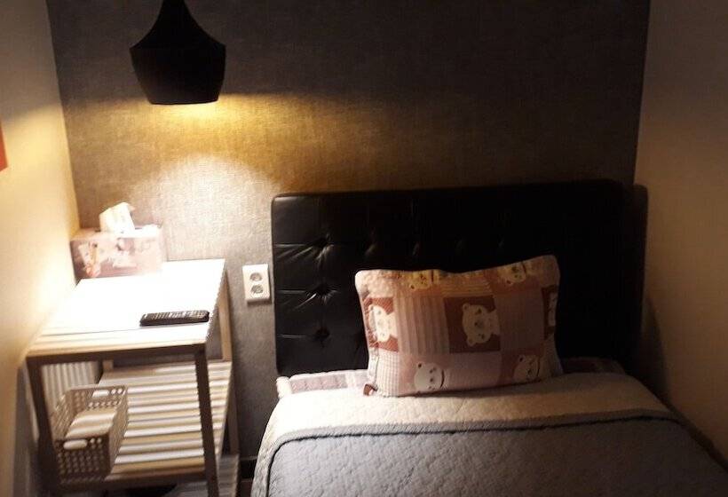 اتاق استاندارد یک نفره, Capsule Hotel Goodstayinn