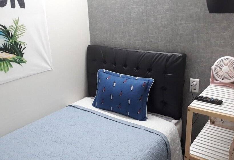 اتاق استاندارد یک نفره, Capsule Hotel Goodstayinn
