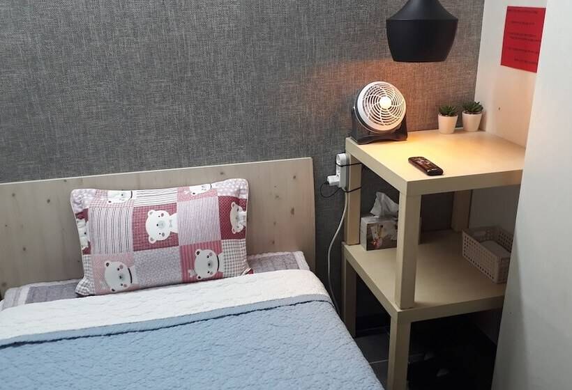 اتاق استاندارد یک نفره, Capsule Hotel Goodstayinn
