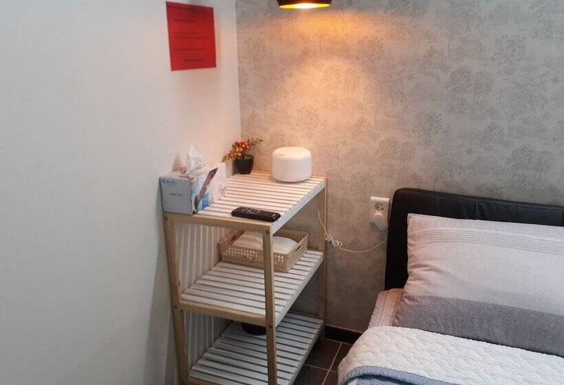 اتاق استاندارد, Capsule Hotel Goodstayinn