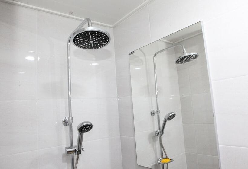 اتاق خانوادگی, Capsule Hotel Goodstayinn