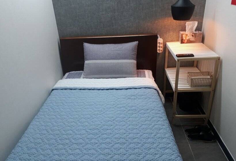 اتاق استاندارد یک نفره, Capsule Hotel Goodstayinn