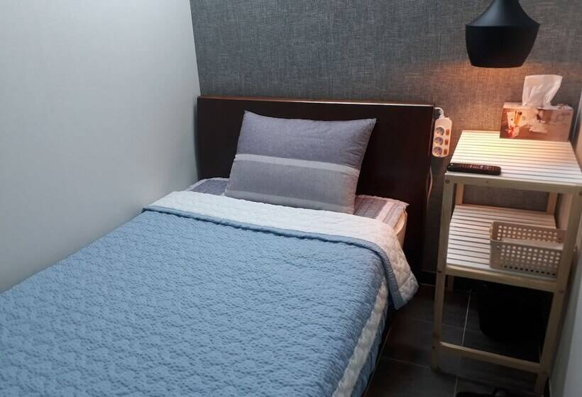 اتاق استاندارد یک نفره, Capsule Hotel Goodstayinn