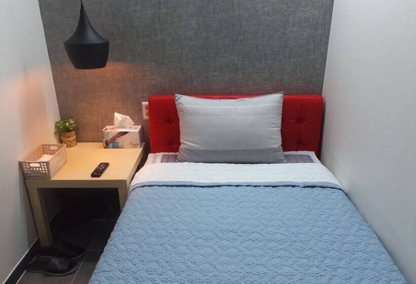 اتاق استاندارد یک نفره, Capsule Hotel Goodstayinn
