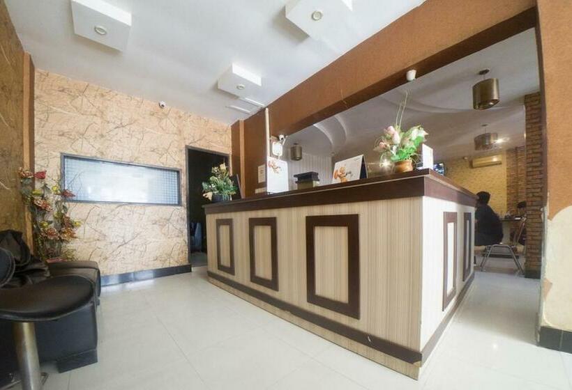 Номер Deluxe, Reddoorz Plus Near Mall Panakukang 2
