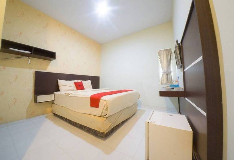 Номер Economy, Reddoorz Plus Near Mall Panakukang 2