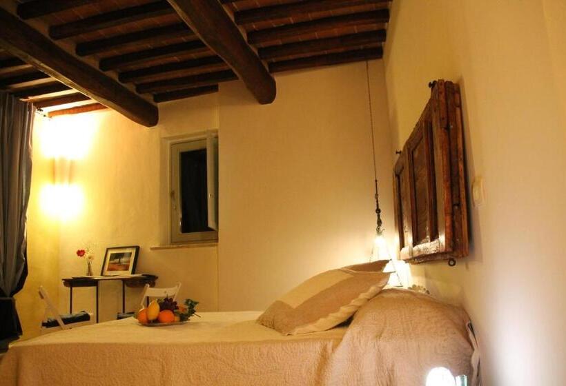 اتاق استاندارد, La Corte Segreta