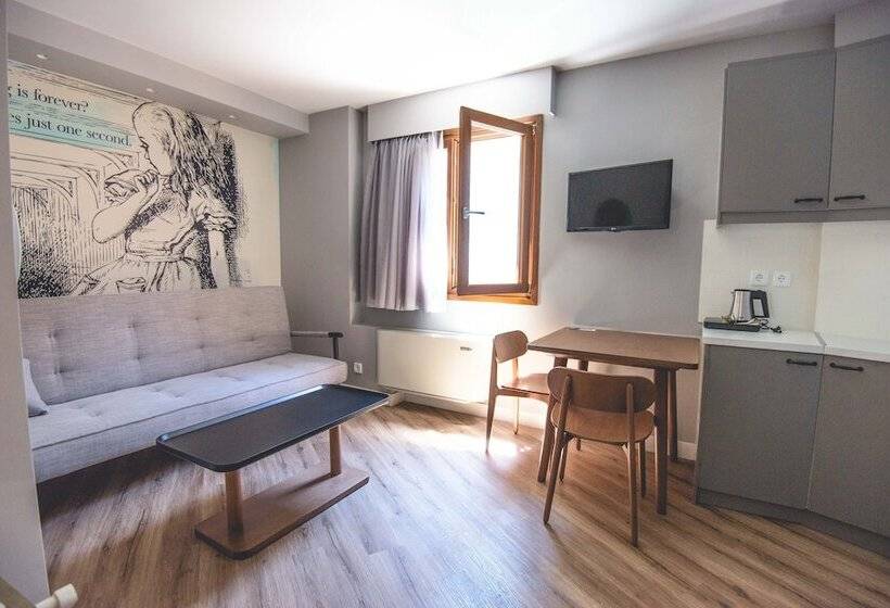 سوئیت پریمیوم, Apollon Library Suites