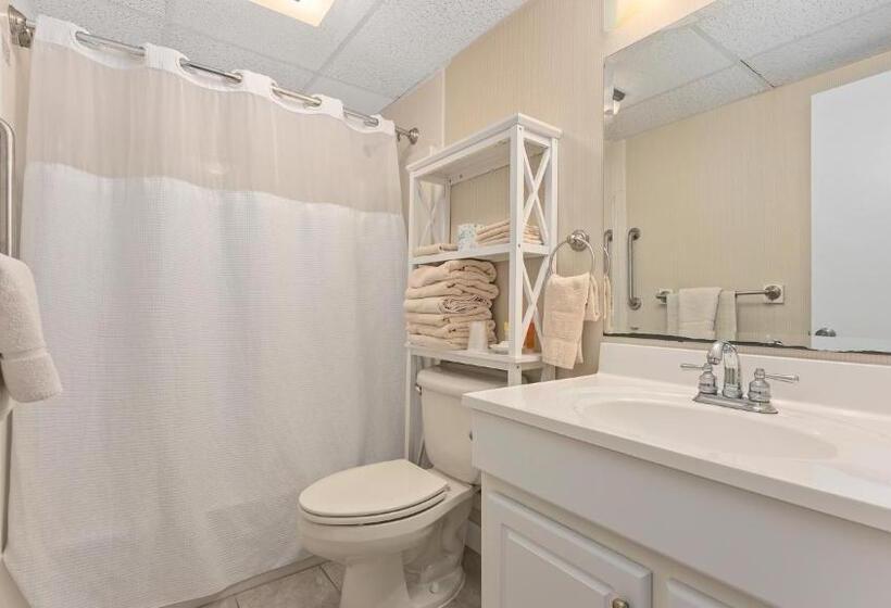2 Bedroom Suite with Balcony, Adventurer Oceanfront Inn